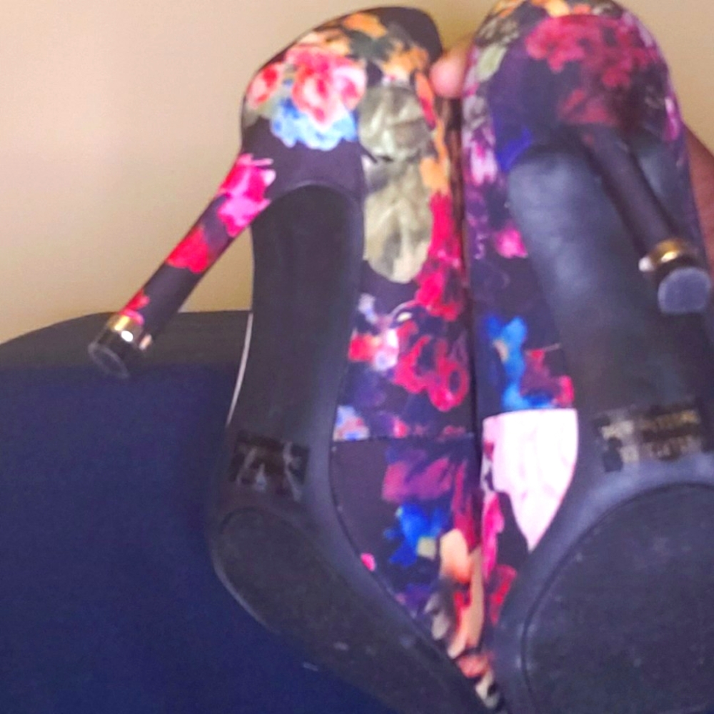 Guess Multicolor Size 7 Heels